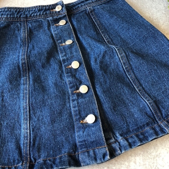 Sans Souci button front jean skirt. Small - Picture 3 of 6
